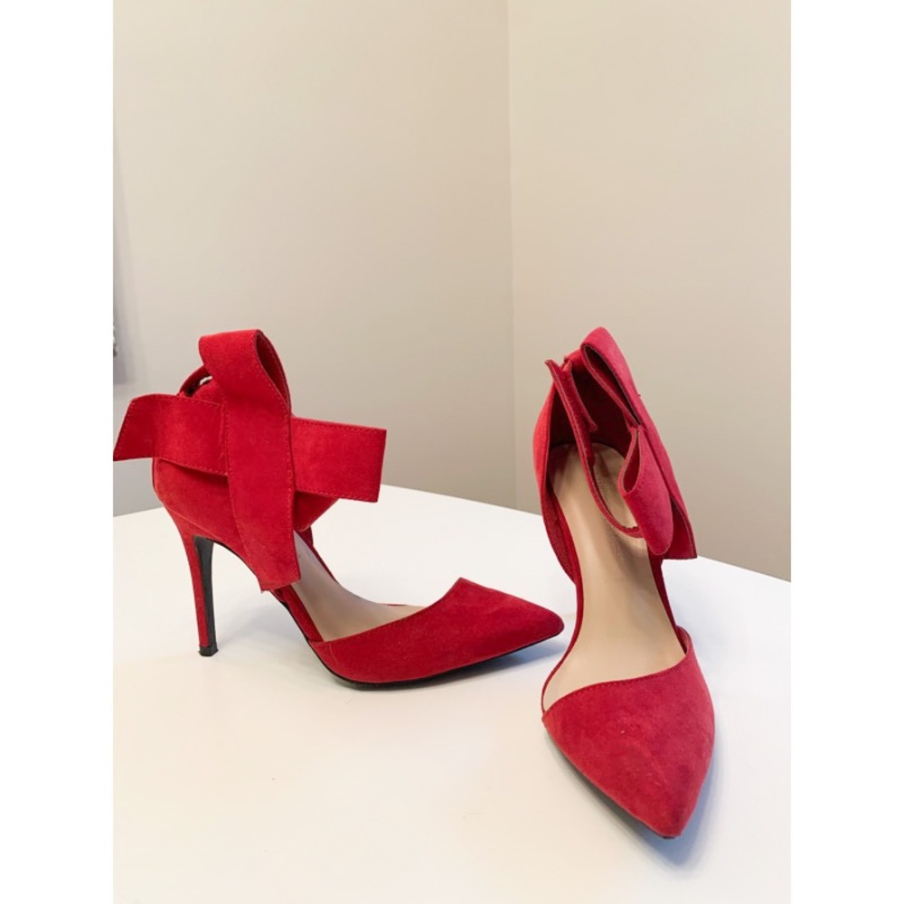 Pointed Toe Red Bow Heels